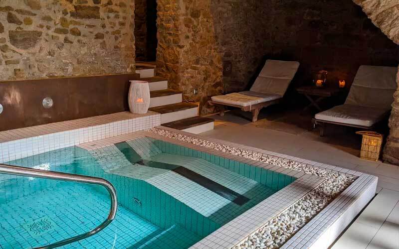 H&Atilde;&acute;tel romantique avec spa en Catalogne