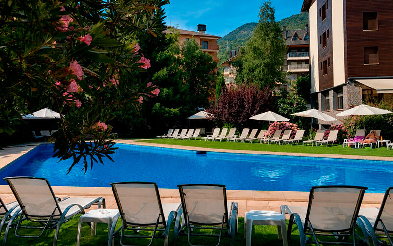 Hôtel rural avec piscine : Hotel Pessets.
